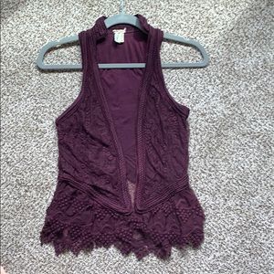 Gimmicks by bke lace vest
